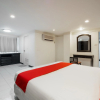 Отель OYO 1042 Boons Residence Sathorn, фото 25