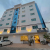 Отель White Corner Hotel, фото 1