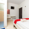 Отель RedDoorz Plus @ Jalan Pumorow Manado, фото 12