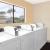 Отель Travelodge by Wyndham Costa Mesa Newport Beach Hacienda, фото 12