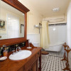 Отель Seaton on Spence - Old world charm with modern living, фото 5