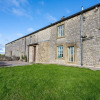 Отель Hulmes Vale House - Sleeps 14 - Peak District, фото 1