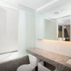 Отель Super Awesome King West Furnished Suite, фото 7