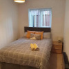 Отель Immaculate 2-bed Apartment in Leigh, фото 2
