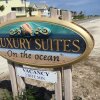 Отель Luxury Suites on the Beach, фото 1