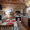 Отель Bean Pot 1 Bedroom Cabin by RedAwning, фото 8