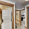 Отель Slopeside : Hot Tub, Walk To Lifts & Village! 2 Bedroom Condo, фото 3