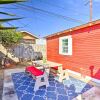 Отель Colorful Long Beach Bungalow w/ Patio & Grill, фото 1