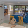 Отель Tradewinds Unit 3, 110 Victoria Parade, фото 10