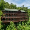 Отель Hickory Ridge by Avantstay Incredible Private Elevated Cabin Sleeps 20! в Гатлинберге