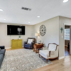 Отель Charming Bungalow W/hot tub 5min to Main St!, фото 7