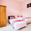 Отель OYO 2061 Rizki Dhira Guest House Syariah, фото 18