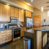 Отель Garlands' Alpine Lodge Luxury Vacation At Windcliff 3 Bedroom Home by RedAwning, фото 3