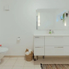 Отель Lovely Apartment | 10 Min Walk From City Centre, фото 2
