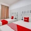 Отель OYO 93011 Hotel Griya Lestari Pati 2, фото 6
