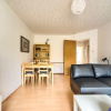 Отель Large Two Bedroom Flat 10 min Bus Ride to Centre, фото 1