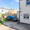 Отель Comfy, 2 Bed House, Sleeps 6 with Garden and Free Parking in Cheltenham, фото 33