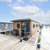Отель Comfortable Houseboat in Marina Volendam, фото 1
