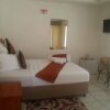 Отель Broadhurst Inn в Габороне