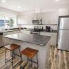 Отель Gorgeous 4 Bedroom Townhouse in South Winnipeg, фото 5