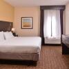 Отель Holiday Inn Express & Suites Topeka West I-70 Wanamaker, an IHG Hotel, фото 3