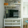 Отель Comfortable And Cozy 1Br At Gallery West Apartment, фото 18