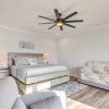 Отель Stylish Galveston Home < 1 Mi to Beach, Bay Access, фото 4