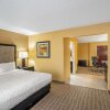 Отель La Quinta Inn & Suites by Wyndham Hot Springs, фото 42