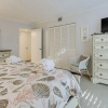 Отель Quaint Seapines Villa - Walk to Harbour Town!, фото 4