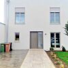 Отель Spacious & Luxurious 5 bedrooms House в Мондерканже
