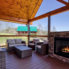 Отель Ern866 - Ole Smoky 3 Bedroom Cabin by RedAwning, фото 27