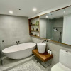 Отель Light-filled Converted Warehouse 2 Bedroom Apartment in Prahran, фото 2