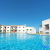 Отель BnB Homes Luxurious Apartment with 2 Bedrooms, Swimming Pool & Patio, фото 5