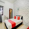 Отель OYO Flagship 90502 Holistay Malang New, фото 2