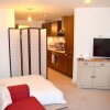 Отель Clean Bright Apartment 7 mins from Central London, фото 4