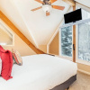 Отель Huge Riverfront Deck + Walk Everywhere Viking Lodge 100a 3 Bedroom Condo by RedAwning, фото 29