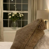 Отель Cheerful 2-bed Cottage With 2 Free Parking, Leeds, фото 6