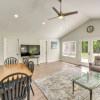 Отель Charming Bluffton Vacation Home w/ Smart Tvs!, фото 13