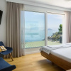 Отель Beachfront Villa Grey Martini with Pool, фото 2