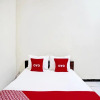 Отель OYO 91198 Hotel Mahkota 2 Lamongan, фото 3
