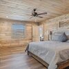 Отель Mountain Holly Lodge 5 Bedroom Cabin by RedAwning, фото 5