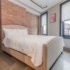Отель Deedee's Apartments - Lofts at Grove, фото 7