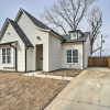Отель Chic Memphis Home w/ Deck ~ 2 Mi to Dtwn!, фото 1