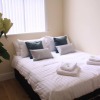 Отель The Manchester St Petersgate - Sleeps up to 6 Close to Train Station Very Central, фото 14