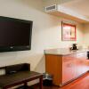 Отель Comfort Suites At Virginia Center Commons, фото 40