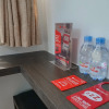 Отель RedDoorz near Istana Plaza 3, фото 8