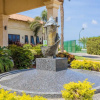 Отель Amazing 4br3 5BA Villa w Private Pool Goldcoast, фото 37