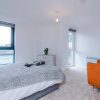 Отель ✰Spacious & Modern 2 Bed Apt, 5 Mins from Leeds!, фото 11