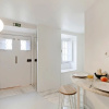Отель Beautiful 1-Bedroom Apt in Lisbon - NO TV -, фото 11