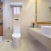 Отель Vienna Hotel (Huizhou Zhongkai High-speed Railway Station Green Fairy Tale Branch), фото 9